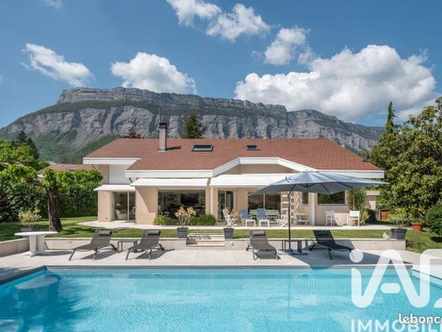 Maison 7 pièces 248 m²