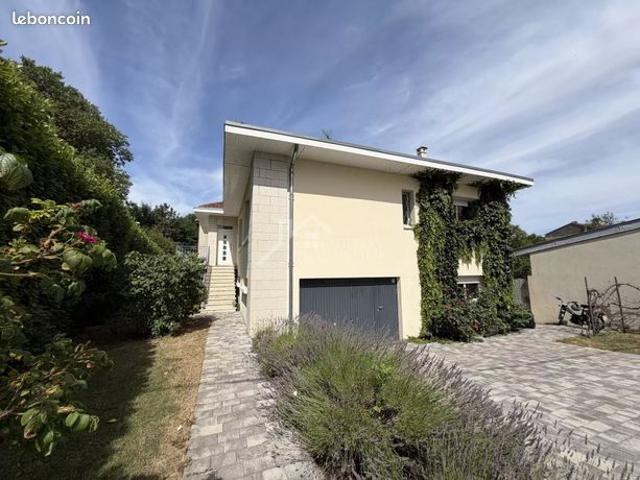 Maison 7 pièces 249 m²