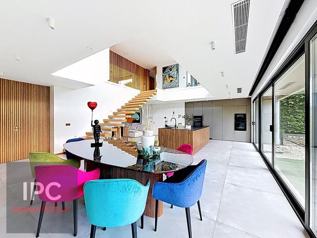 Maison 7 pièces 249 m²