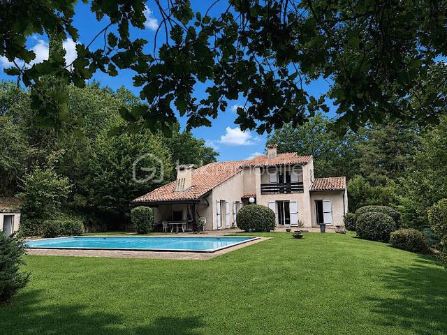 Maison 7 pièces 249 m²
