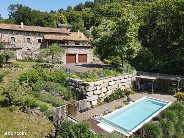 Maison 7 pièces 249 m²