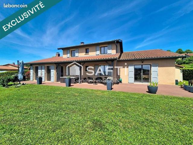 Maison 7 pièces 240 m²