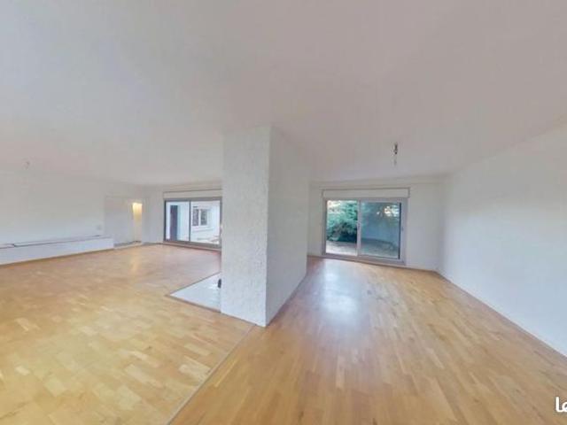 Maison 7 pièces 240 m²