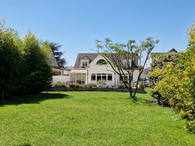 Maison 7 pièces 240 m²