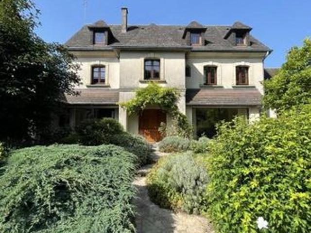Maison 7 pièces 240 m²