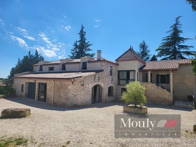 Maison 7 pièces 240 m²