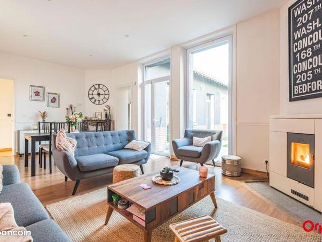 Maison 7 pièces 230 m²