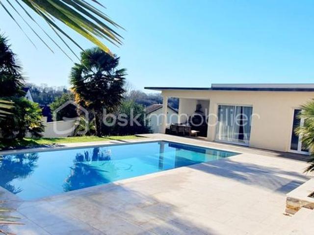 Maison 7 pièces 240 m²
