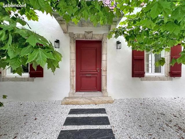 Maison 7 pièces 240 m²