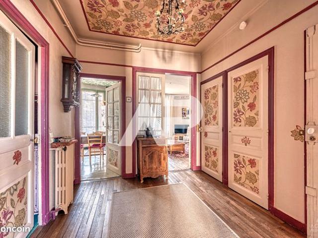 Maison 7 pièces 240 m²