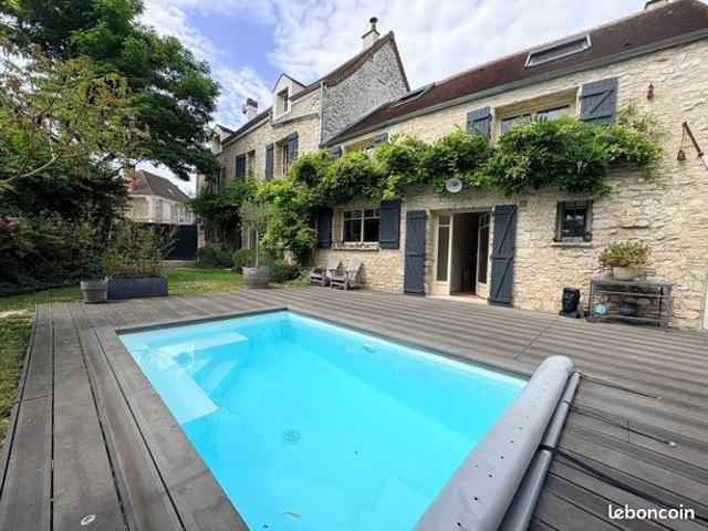Maison 7 pièces 240 m²