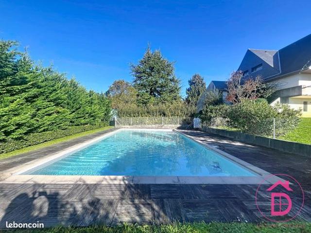 Maison 7 pièces 240 m²