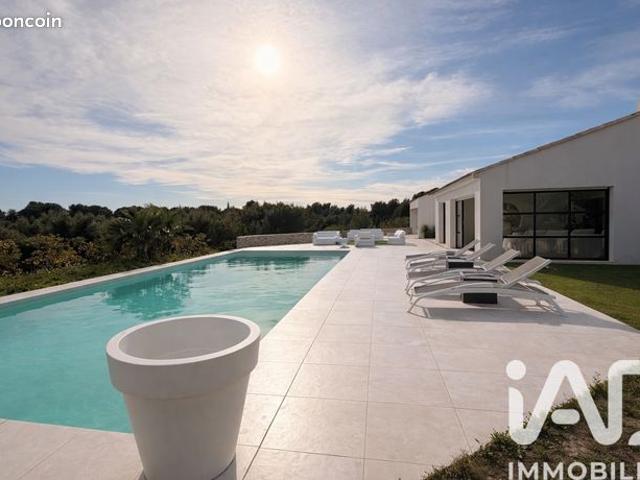 Maison 7 pièces 240 m²
