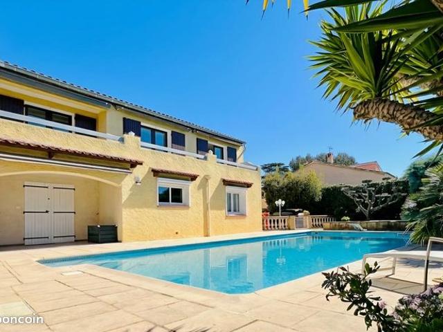 Maison 7 pièces 240 m²