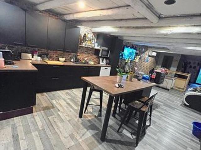 Maison 7 pièces 240 m²