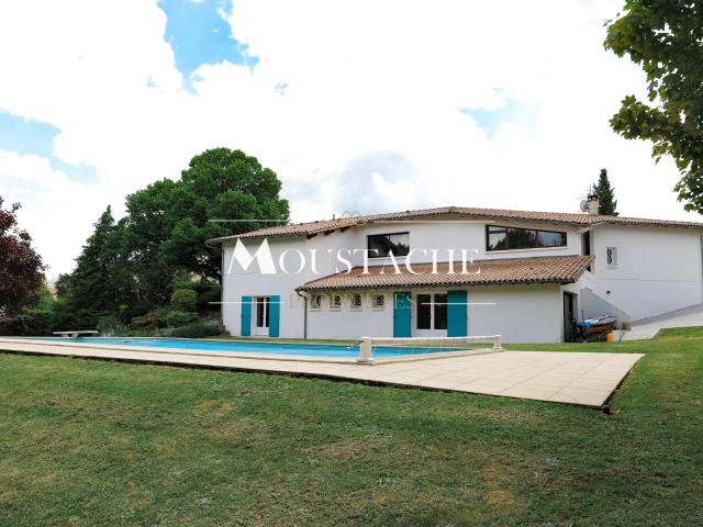 Maison 7 pièces 240 m²