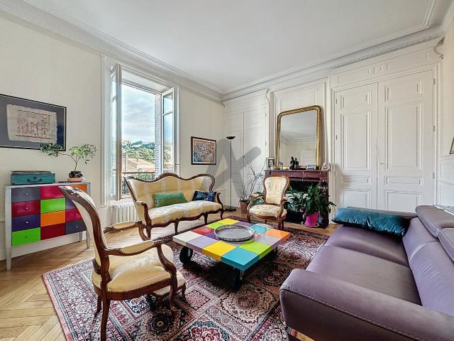 Maison 7 pièces 240 m²