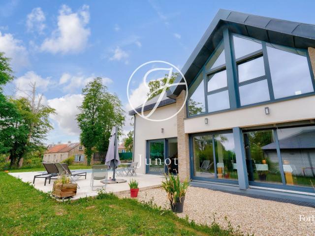 Maison 7 pièces 240 m²