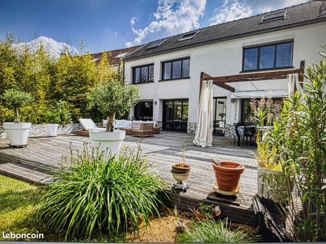 Maison 7 pièces 240 m²