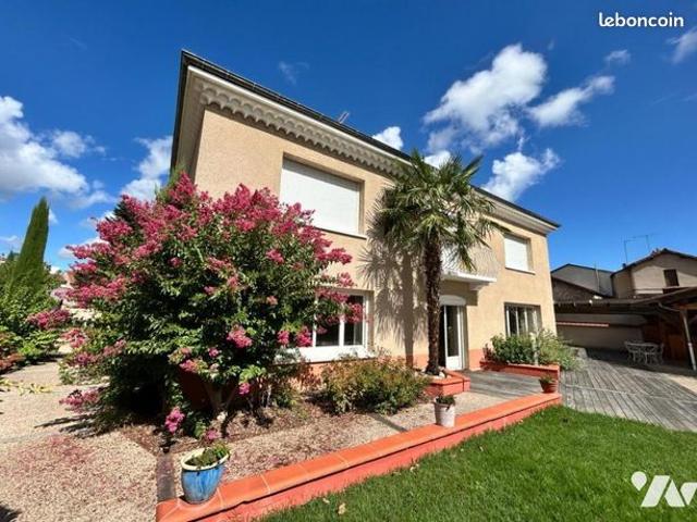 Maison 7 pièces 240 m²