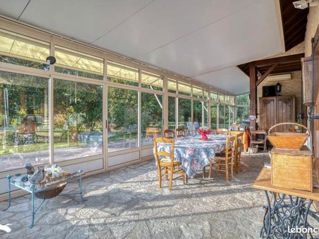Maison 7 pièces 240 m²