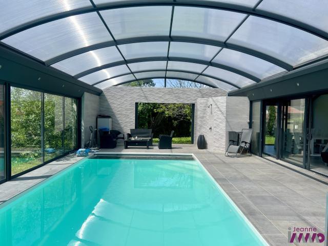 Maison 7 pièces 240 m²