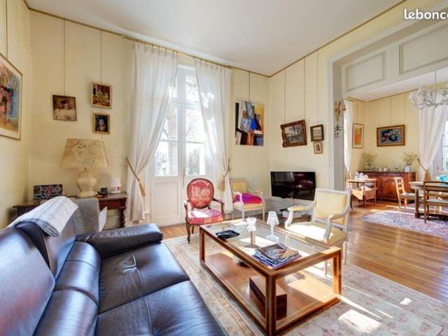 Maison 7 pièces 240 m²