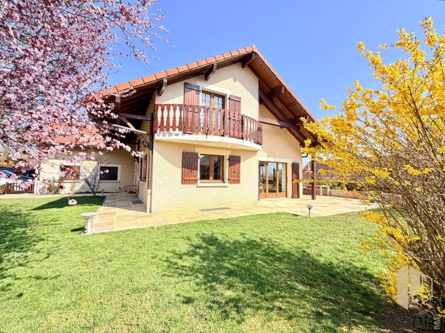 Maison 7 pièces 240 m²
