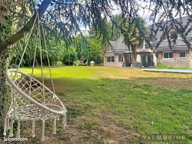 Maison 7 pièces 240 m²