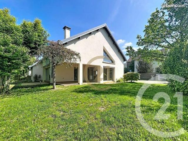 Maison 7 pièces 240 m²