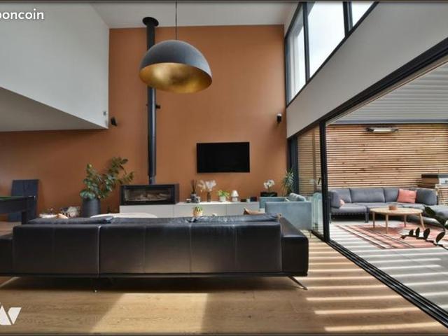 Maison 7 pièces 240 m²