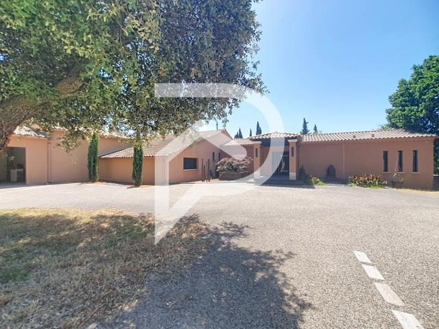 Maison 7 pièces 240 m²