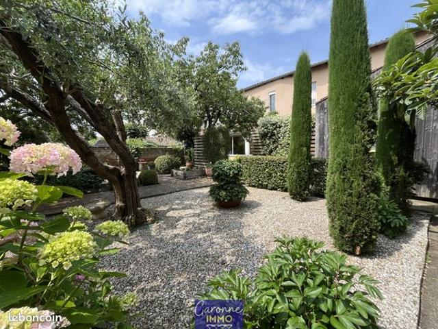 Maison 7 pièces 240 m²