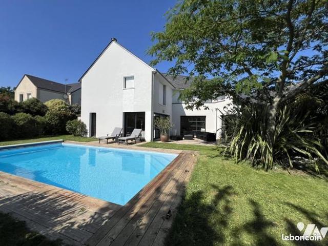 Maison 7 pièces 240 m²