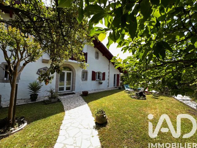 Maison 7 pièces 240 m²