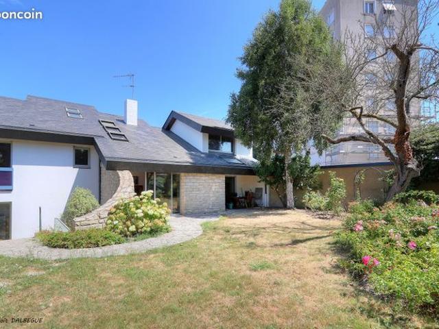 Maison 7 pièces 240 m²