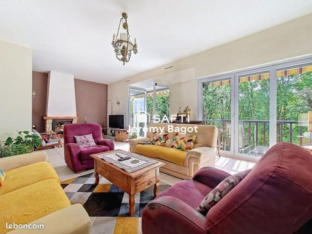 Maison 7 pièces 240 m²