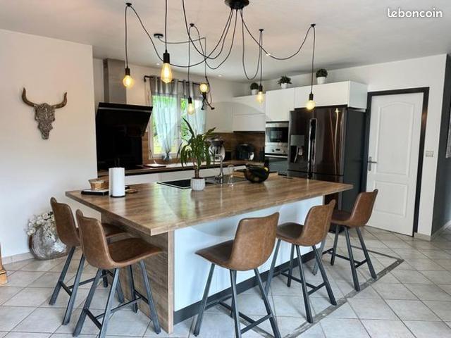 Maison 7 pièces 240 m²