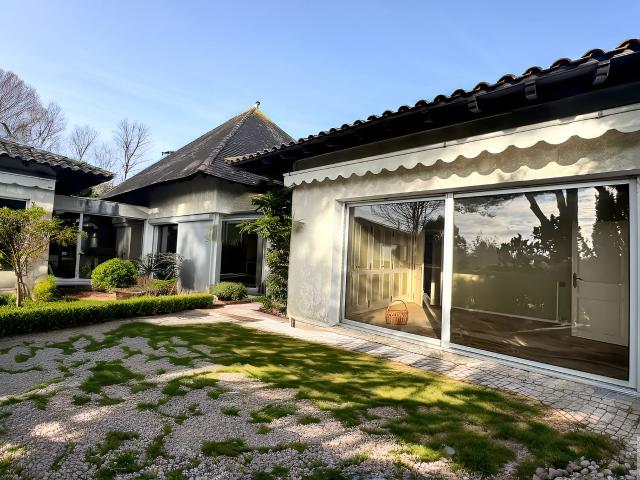 Maison 7 pièces 240 m²