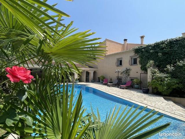 Maison 7 pièces 240 m²