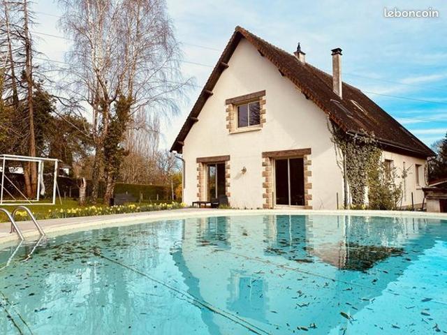 Maison 7 pièces 240 m²