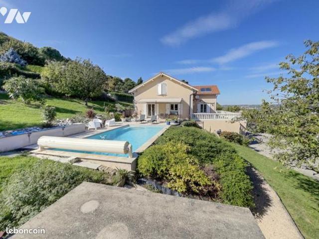 Maison 7 pièces 240 m²