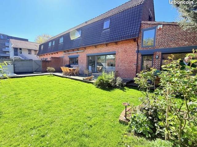 Maison 7 pièces 240 m²