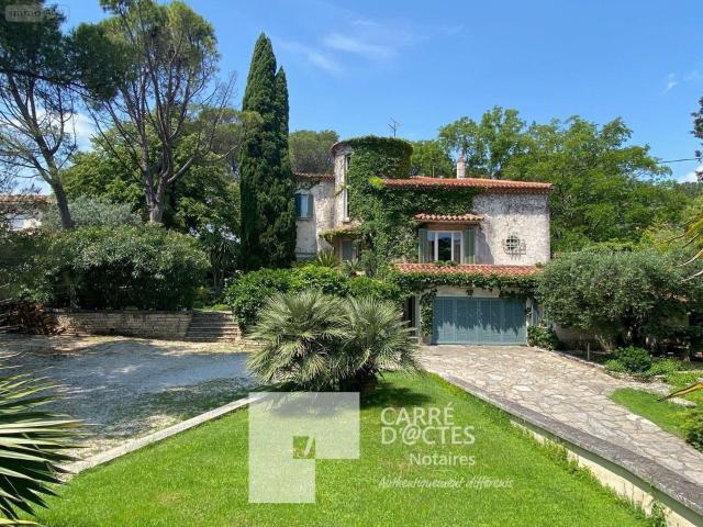 Maison 7 pièces 240 m²