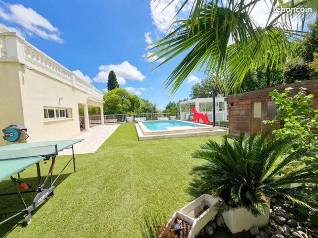 Maison 7 pièces 240 m²