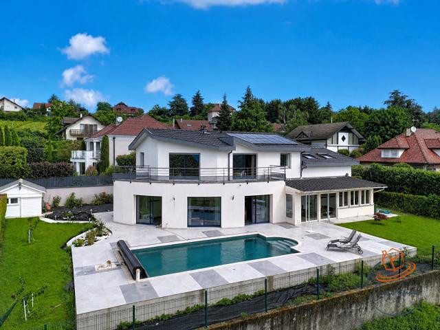Maison 7 pièces 240 m²