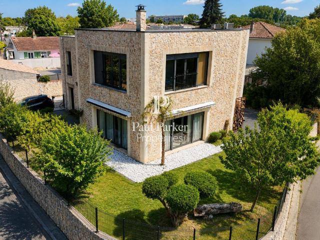 Maison 7 pièces 240 m²
