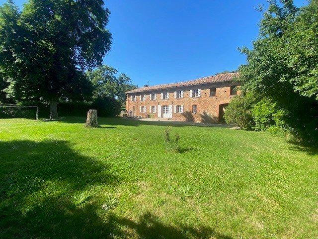 Maison 7 pièces 240 m²
