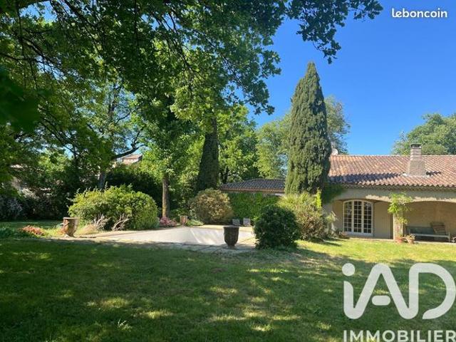 Maison 7 pièces 240 m²
