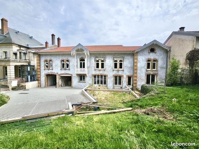 Maison 7 pièces 240 m²